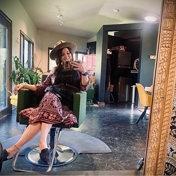 l i m a b e a n b o u t i q u e🐷 - Picture 3 of 5